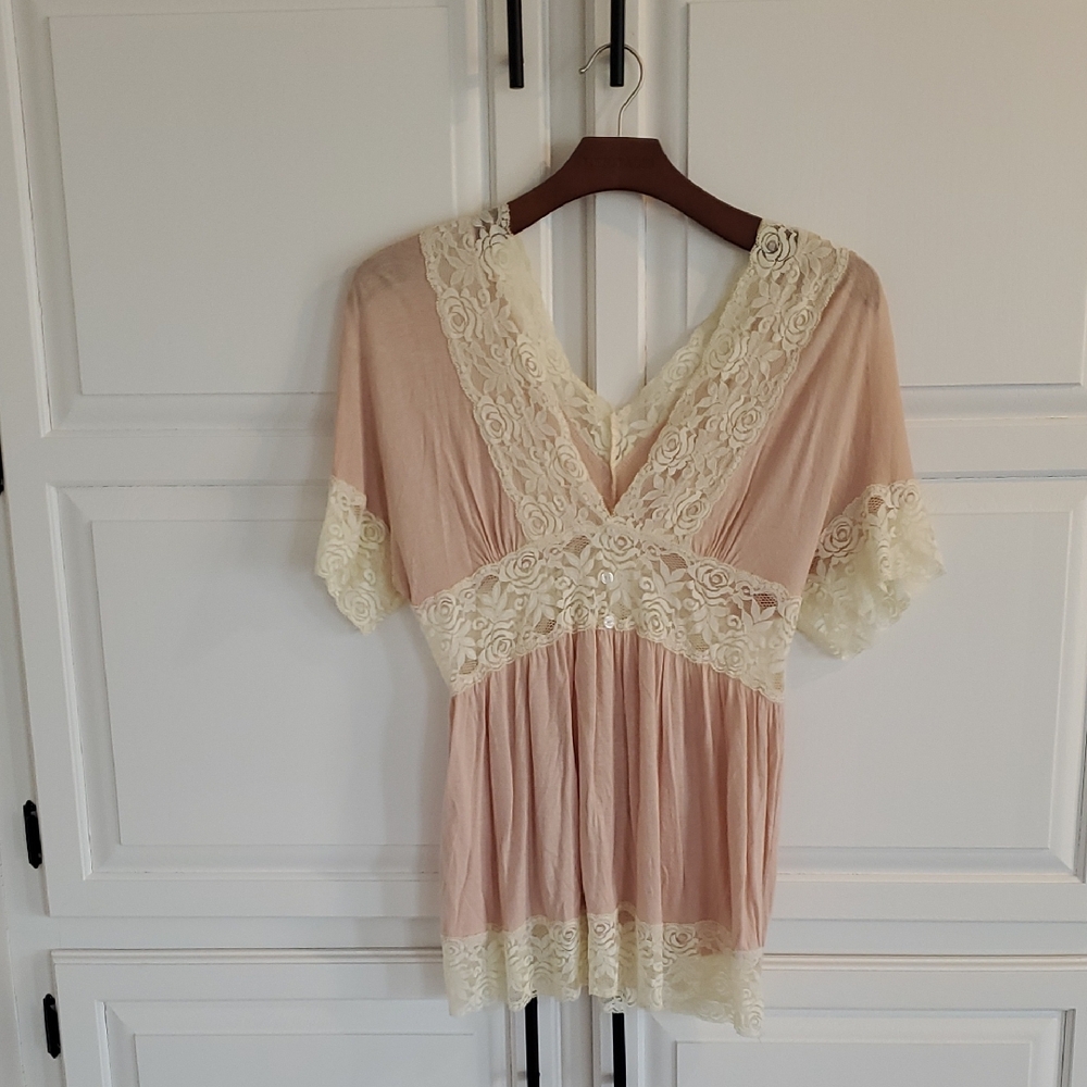 Pretty Good Rose Color & Lace T-shirt Top, Size L